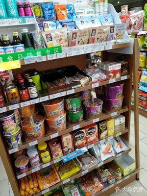 全家(三阳广场店) 品质与便利的食品销售典范